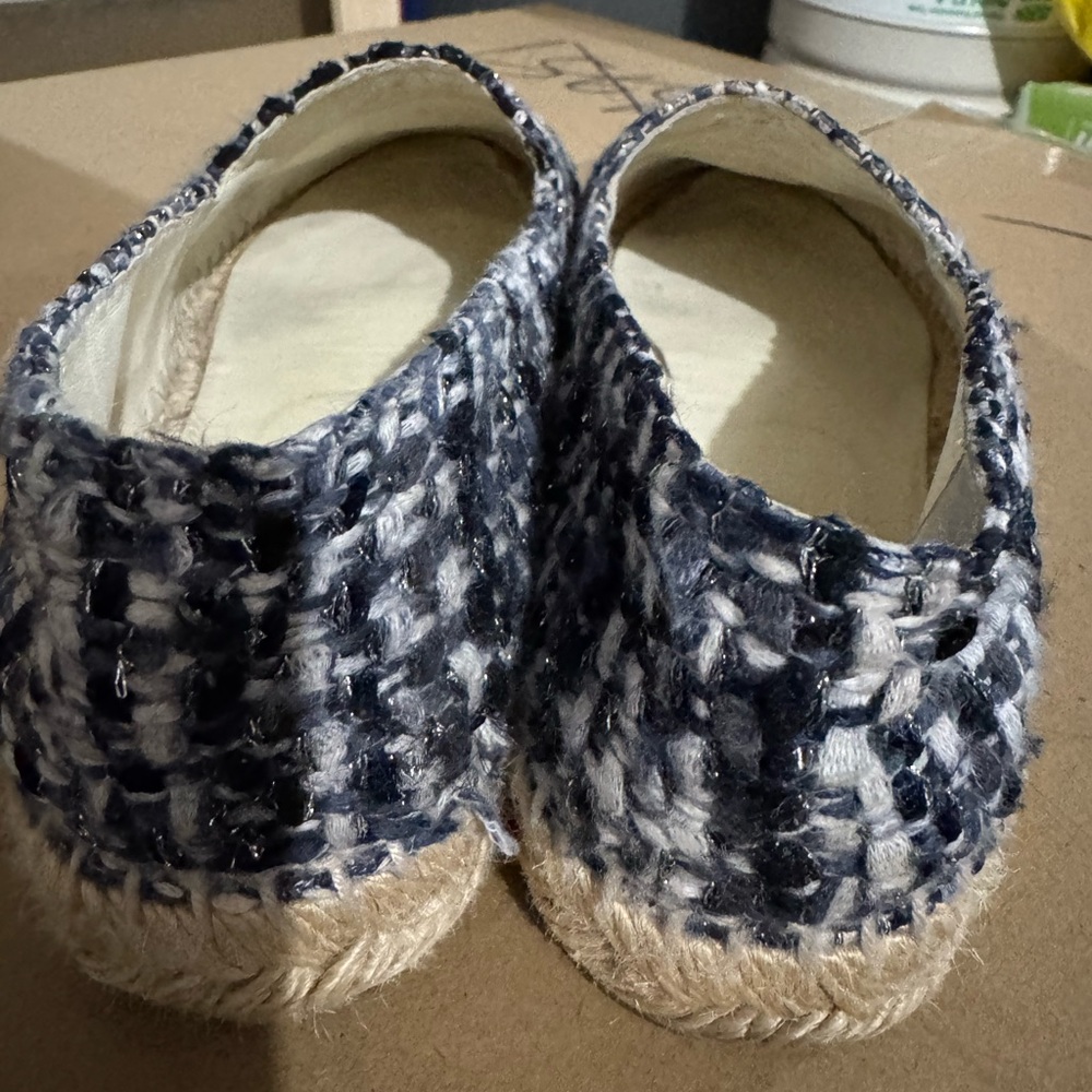 CHANEL tweed and Silver Espadrilles with Iconic CC Logo - Picture 3 of 7